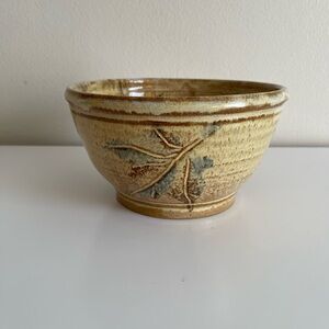 Signed vintage fruit bowl with leaf print design